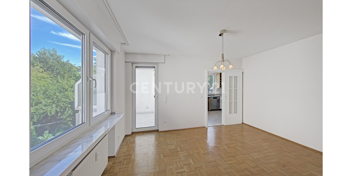 Esszimmer mit Balkon